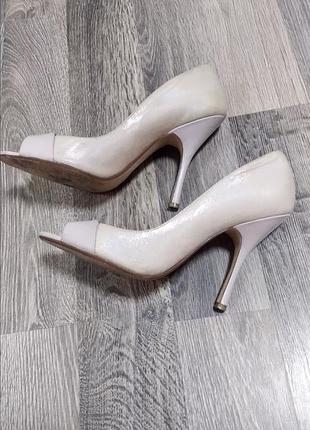 Гарні босоніжки