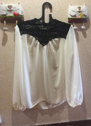 Красивая блуза с кружевом