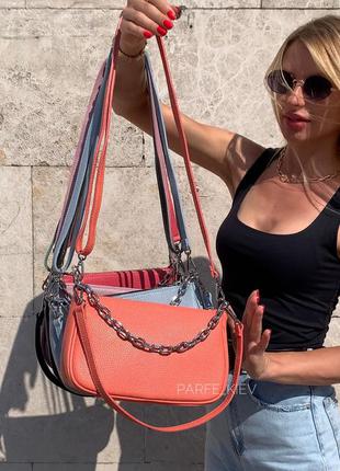 Шкіряна жіноча сумочка багет з ланцюжком . італія4 фото