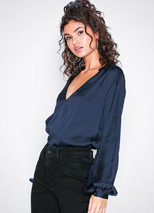 Блузка черничного цвета на запах1 фото