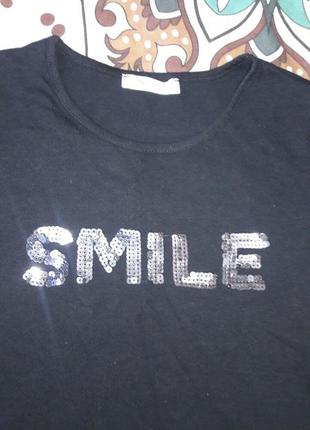 Чорна футболка з написом "smile" паєтками, знизу мереживо.5 фото