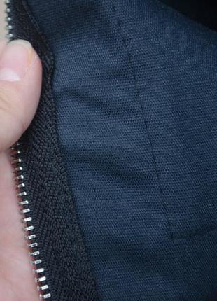 Нова крута шкіряна куртка з нашитими карманами знизу на резинці чорного кольору2 фото
