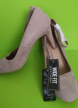 Бежеві туфлі, 4/37