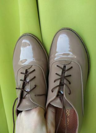 Стильные лаковые, кожаные туфли