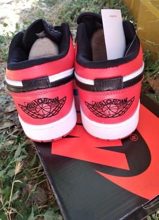 Подростковые кроссовки nike air jordan 1low white black red5 фото