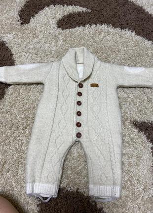 Теплий в'язаний чоловічок комбінезон 6-9 міс
