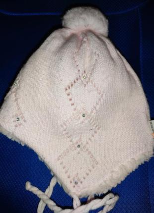 Теплая зимняя шапка