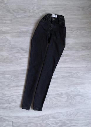 Базовые черно графитовые джинсы
