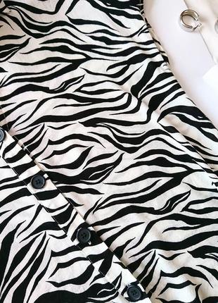 Легка вкорочена блуза/топ/рубашна гудзичках в актуальний енімал принт 🦓 h&m, на р. xs3 фото