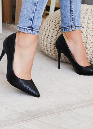Женские туфли черные на шпильке черного цвета с острым носком3 фото