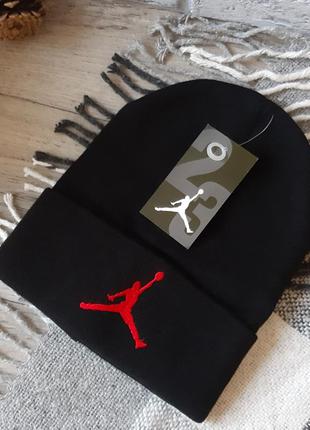 Шапка в стиле jordan унисекс