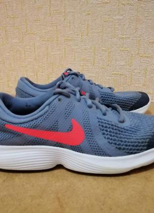 Nike revolution 4