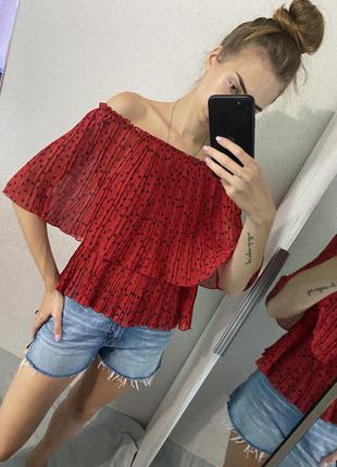 Червоний топ блуза плісе в горошок зі спущеними плечима zara