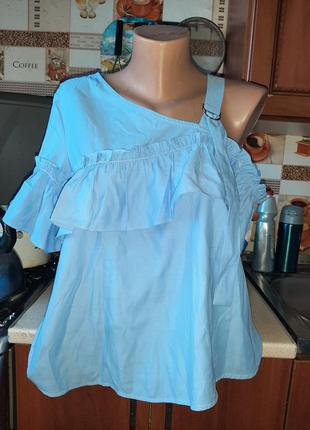 Еффектная блузочка з відкритим плечиком avant premiere! розмір м