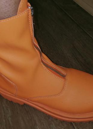 Ботинки оранжевые3 фото