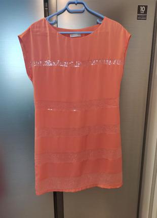 Дуже гарне плаття на підкладці