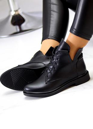 Женские чёрные стильные ботинки на шнурках сбоку молния7 фото