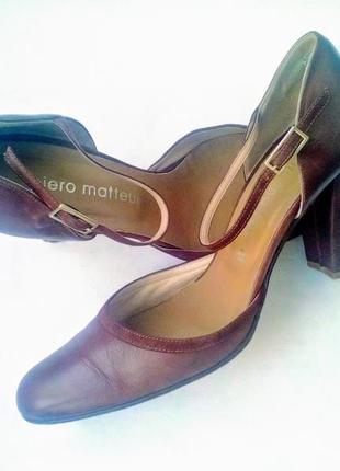 Розкішні шкіряні туфлі. piero matteucci. італія