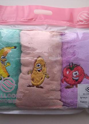 Набір кухонних серветок з вишивкою