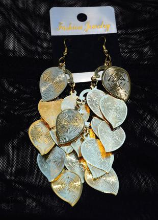 Большие бесподобные серьги сережки с висячими лепестками и листочками листьями под золото