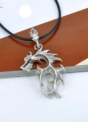 Крутий медальйон "срібний вовк" під срібло з шнурком на шию 160951 фото