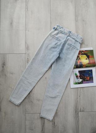 Прямые джинсы мом5 фото