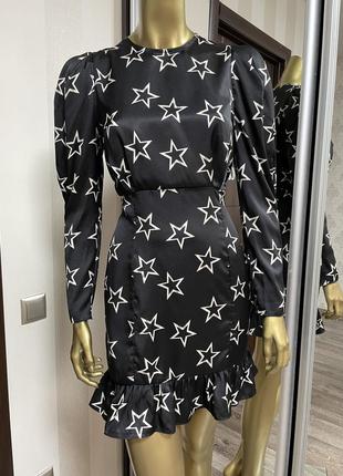 Чорне міні сукня з пишними рукавами і принтом "зірки" river island5 фото