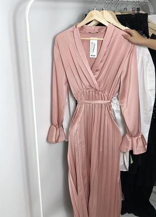 Платье новое фирма boohoo