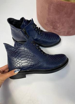 Эксклюзивные ботинки из натуральной итальянской кожи рептилия синие женские1 фото