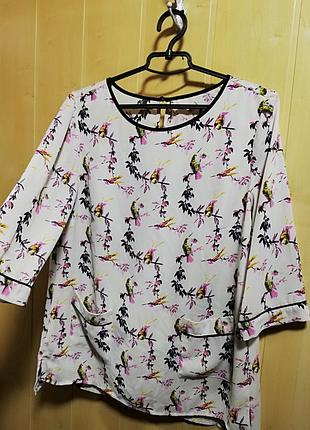 Блуза ярким принтом