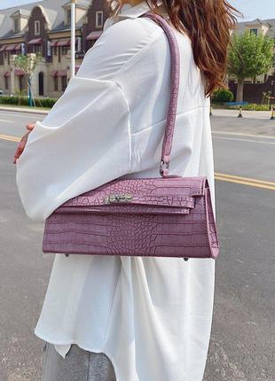 Стильная фиолетовая сумочка багет