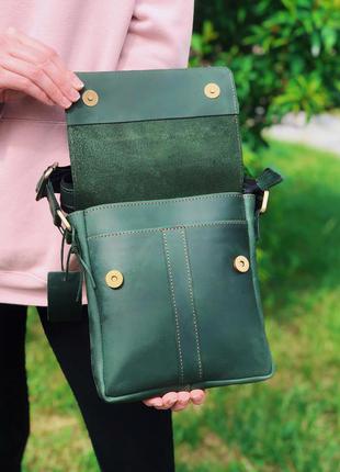 Кожаная зелёная мужская сумка с гравировкой дракона3 фото
