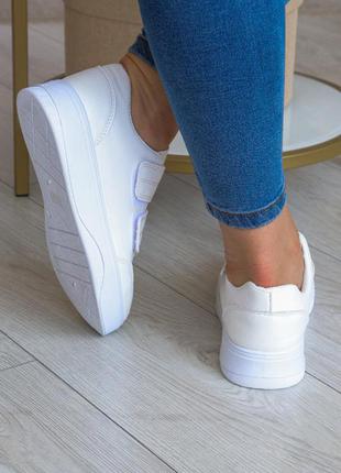 Жіночі кросівки білі на плоскій білій підошві6 фото