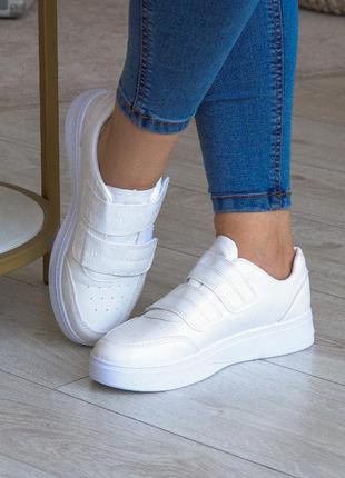 Жіночі кросівки білі на плоскій білій підошві1 фото