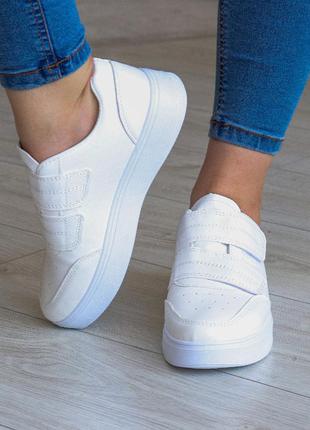 Жіночі кросівки білі на плоскій білій підошві5 фото