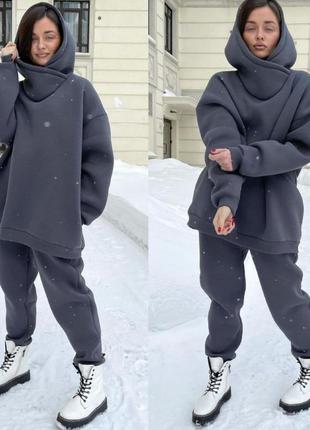 Зимовий спортивний костюм