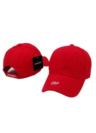 Красная кепка vetements (бейсболка)