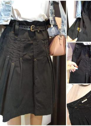 Чорна щільна спідниця-трапеція