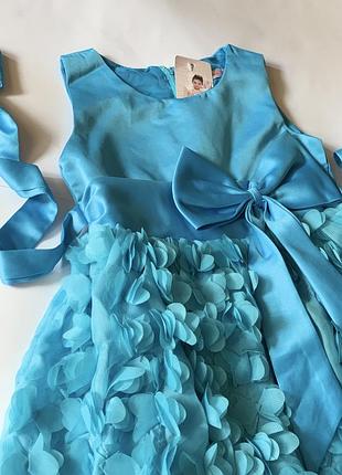 Красиве нарядне плаття для дівчинки