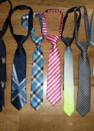 Фирменный галстук на липучке