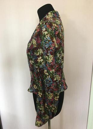 Блузка цветочная с объемными рукавами буфы, v-вырез, на пуговицах3 фото