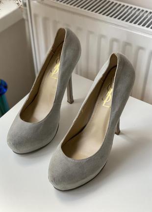 Туфлі на підборах ysl