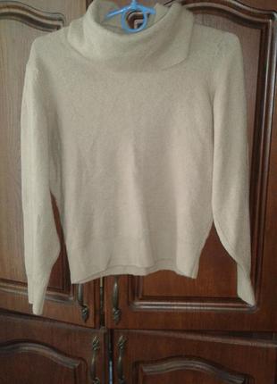 Натуральньій вовняний светр з хомутом