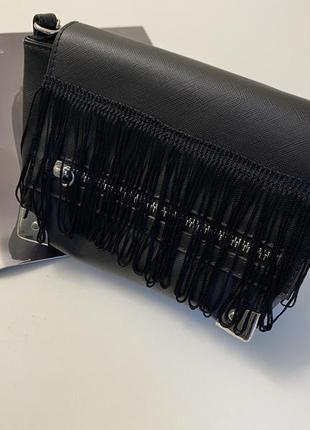 Красива чорна сумочка з короткою ручкою з бахромою6 фото