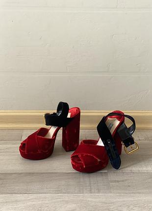 Красные босоножки prada оригинал!