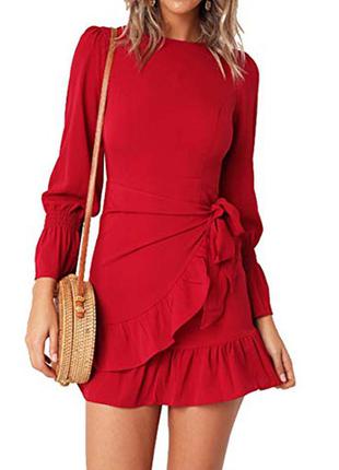 Красное платье с рюшами