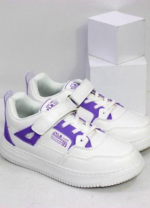 Красивые кроссовки для девочек в бело-фиолетовом цвете