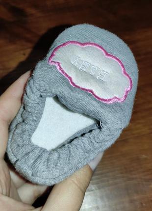 Моксы тапочки пинетки серын с розовым на девочку blogger baby