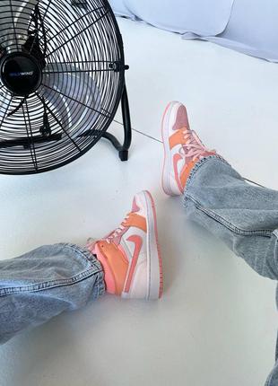 Женские стильные осенние кроссовки nike air jordan retro 1 high orange carrot7 фото