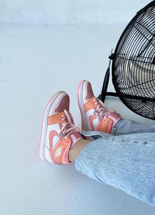 Женские стильные осенние кроссовки nike air jordan retro 1 high orange carrot6 фото